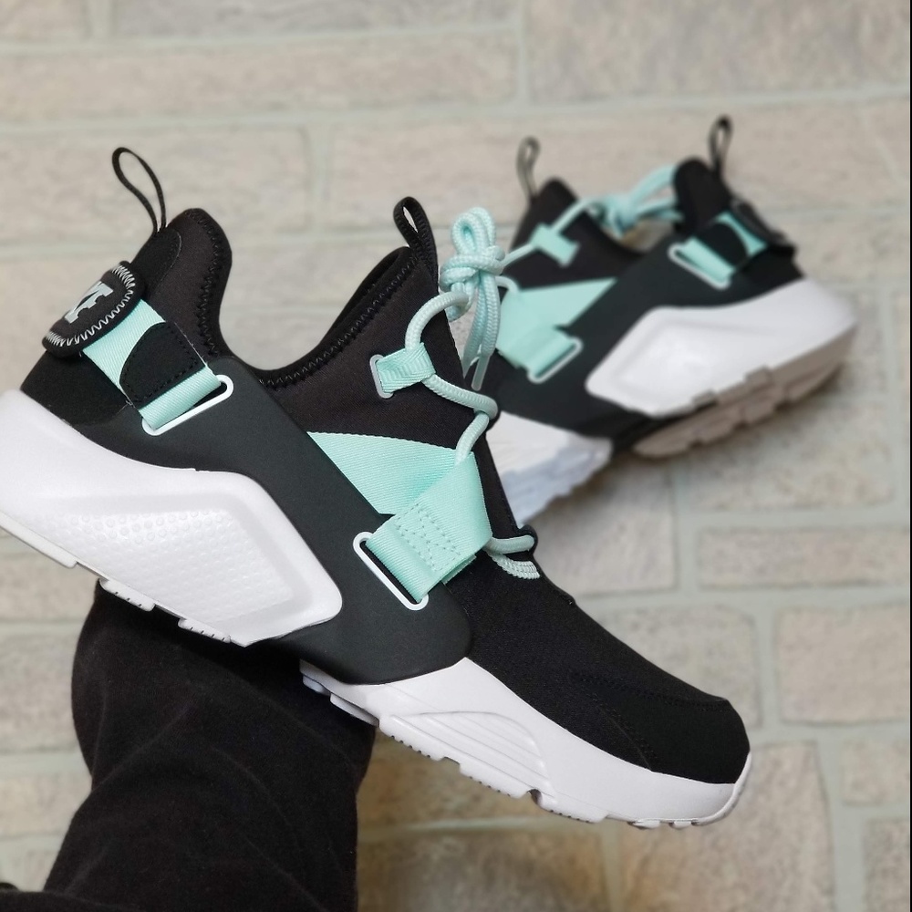 🚨SOLD🚨 Nike Air Huarache City Low - Picture 4 of 7